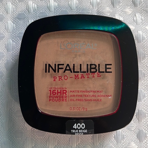 L'Oreal Paris Infallible Pro-Matte Powder Lightweight 400 True Beige.